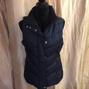 Gap women’s puffer vest size small excellent cond!